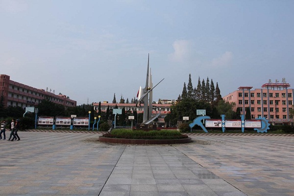 四川省遂宁市安居职业高级中学校标志