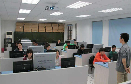 张家港市职业技术培训中心标志