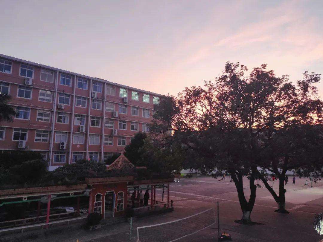 广西工商学校